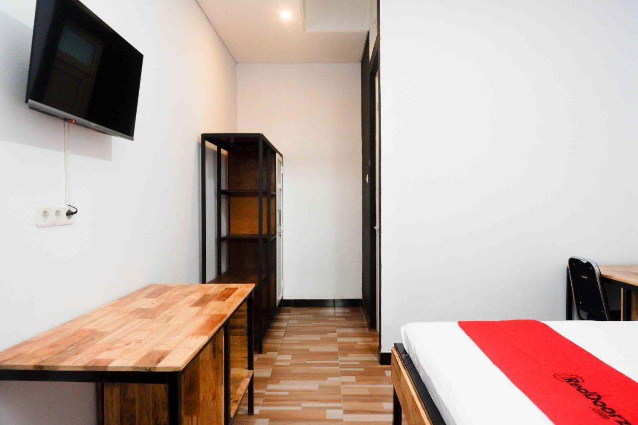 Reddoorz Plus Near Patung Kuda Undip Jatingaleh المظهر الخارجي الصورة